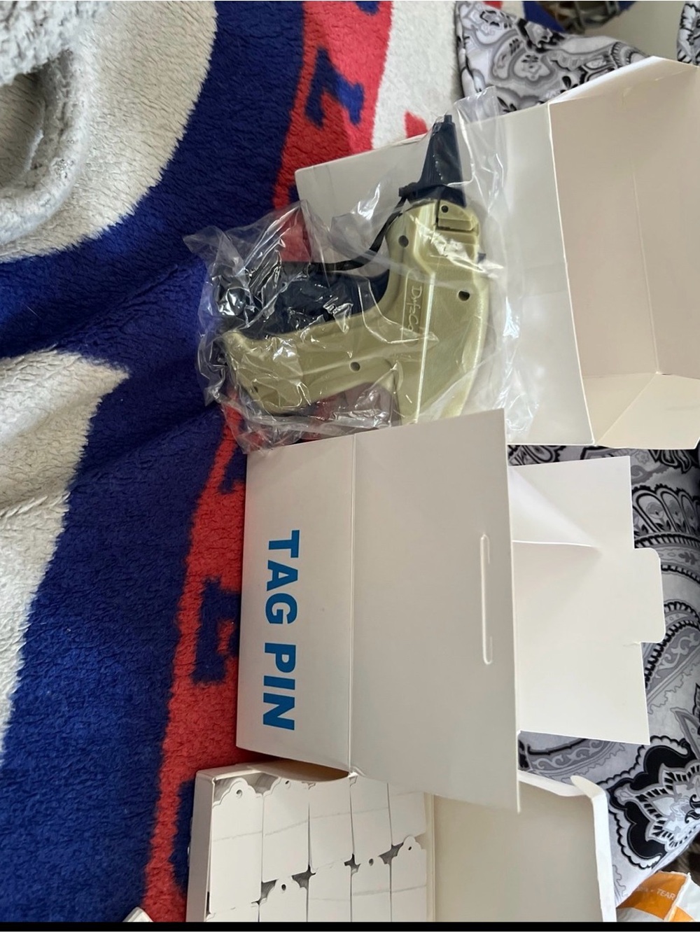 Clothing tagging Gun